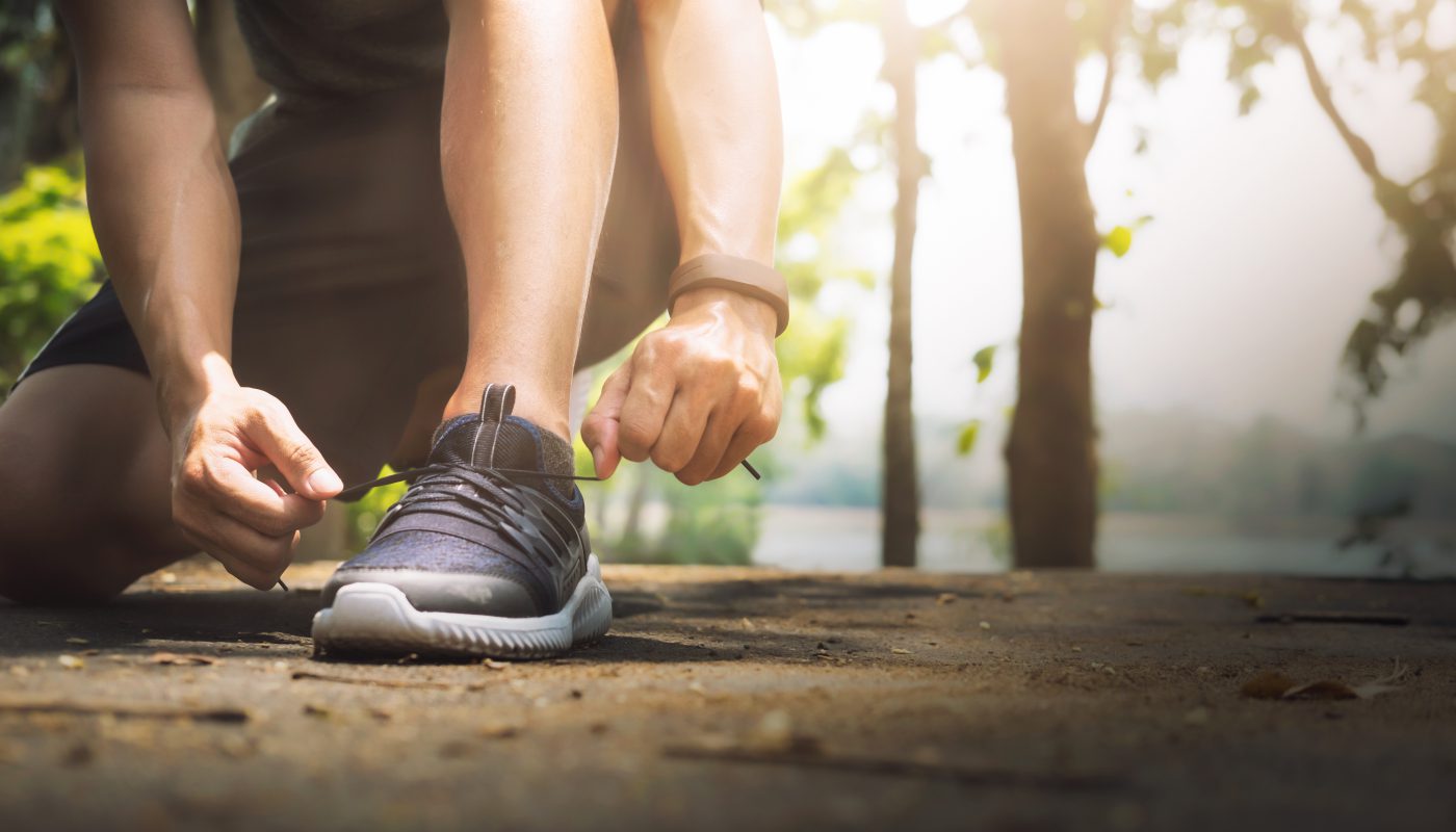 20 อันดับ รองเท้าวิ่ง สำหรับผู้ชาย ใส่สบาย วิ่งได้ยาวๆ ยี่ห้อไหนดี ปี 2021