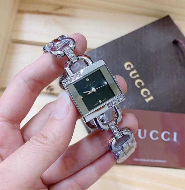 นาฬิกาข้อมือgucci - นาฬิกาสายเลส - ขนาดหน้าปัด 26 mm สินค้ามีถ่าน ผ้าเช็ค ถุงผ้าแถมให้นะคะ