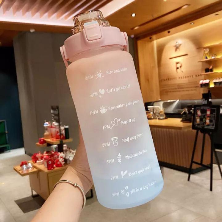 กระติกน้ำ 2 ลิตร ขวดน้ํา 2 ลิตร พร้อมหลอดดูด ขวดน้ำขนาดใหญ่ พร้อมหลอด มีมาตรบอกระดับน้ำ สไตล์สปอร์ต กระบอกน้ำดื่ม แบบพก 2L Water Bottles Drink Bottles