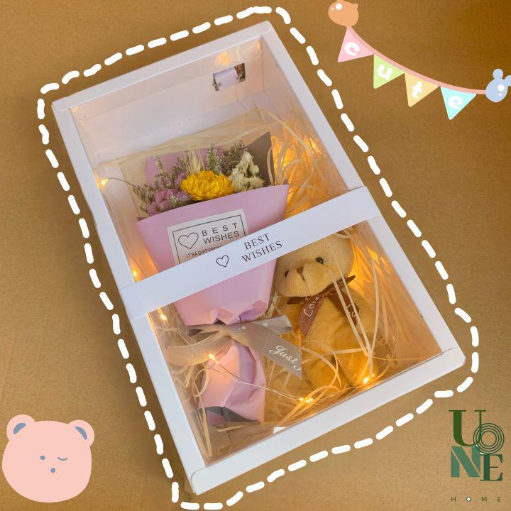 UoneHome พร้อมส่ง ♥ H048 ช่อดอกไม้แห้ง พร้อมตุ๊กตาหมี มีไฟLED กล่องสีขาว ของขวัญวันเกิด ของขวัญให้แฟน ช่อดอกไม้แห้งสวยๆ